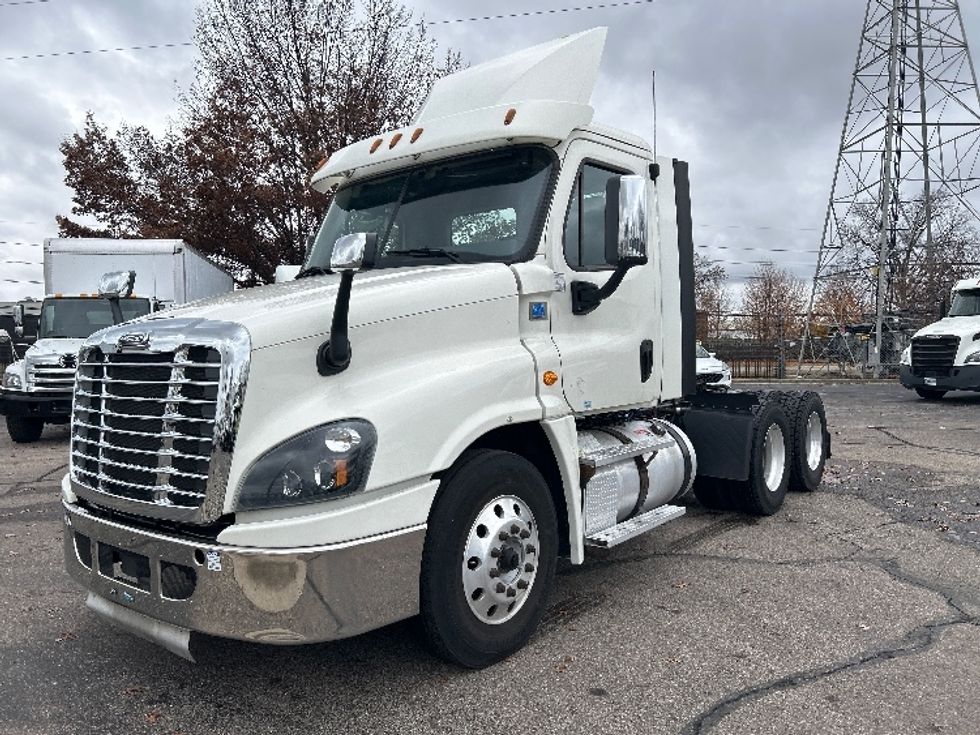 Day Cab Tractor-Heavy Duty Tractors-Freightliner-2019-Cascadia 12564ST-Romulus-MI-394,642\n\t\tmiles-$ 38,250 - Image 3
