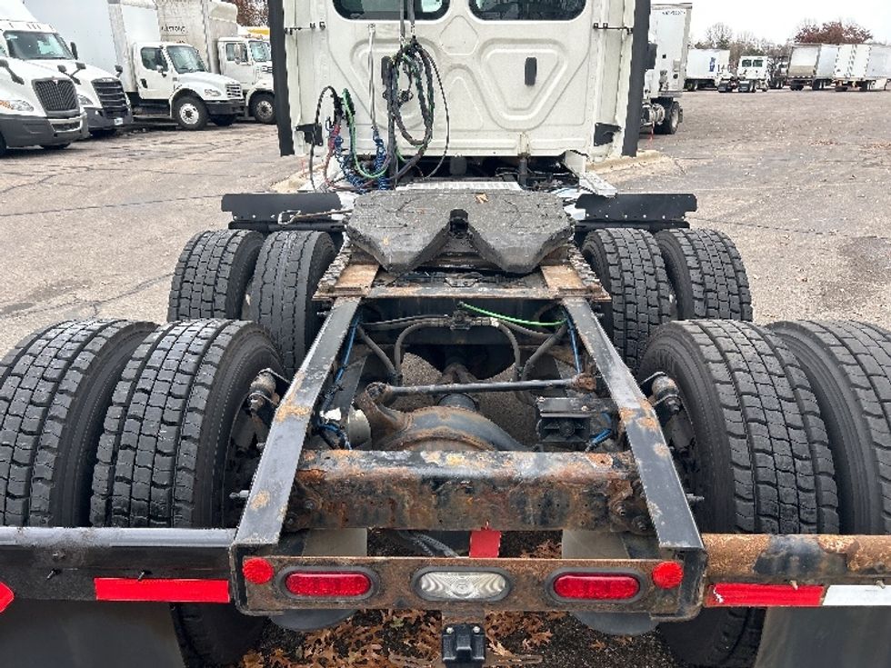 Day Cab Tractor-Heavy Duty Tractors-Freightliner-2019-Cascadia 12564ST-Romulus-MI-394,642\n\t\tmiles-$ 38,250 - Image 6