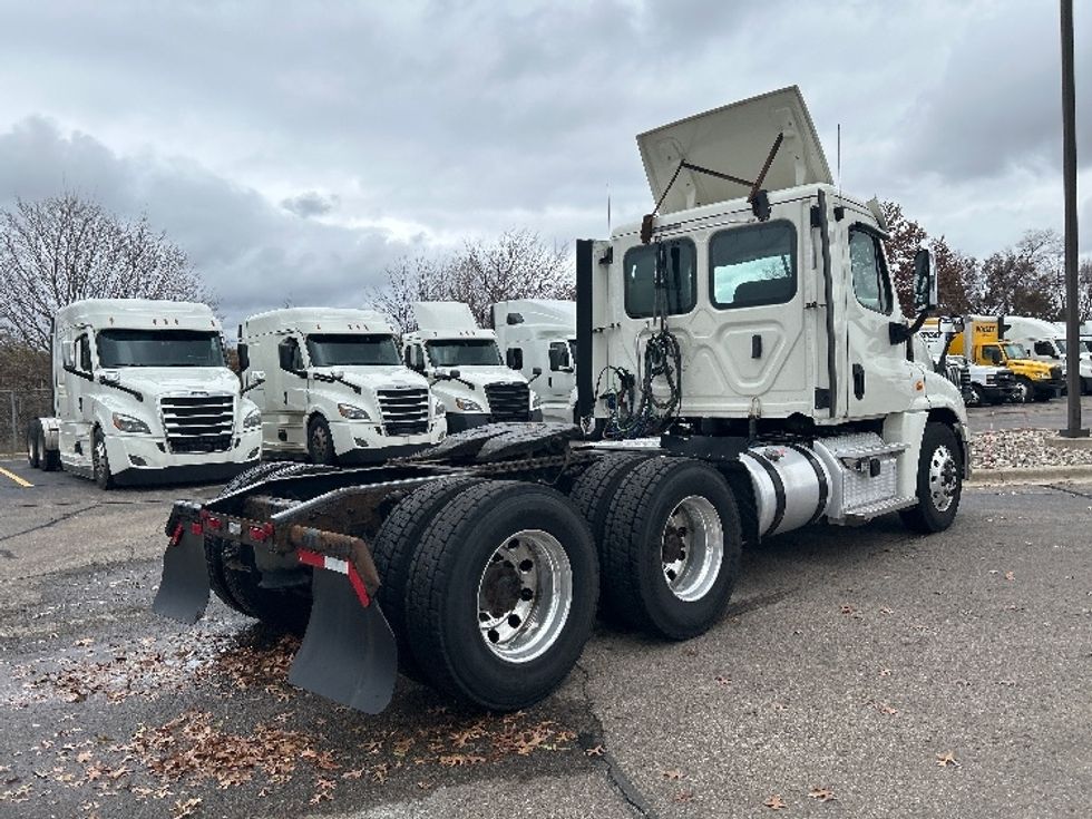 Day Cab Tractor-Heavy Duty Tractors-Freightliner-2019-Cascadia 12564ST-Romulus-MI-394,642\n\t\tmiles-$ 38,250 - Image 7