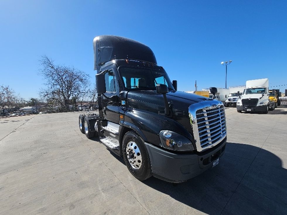 Day Cab Tractor-Heavy Duty Tractors-Freightliner-2019-Cascadia 12564ST-Round Rock-TX-379,117\n\t\tmiles-$ 48,250 - Image 1