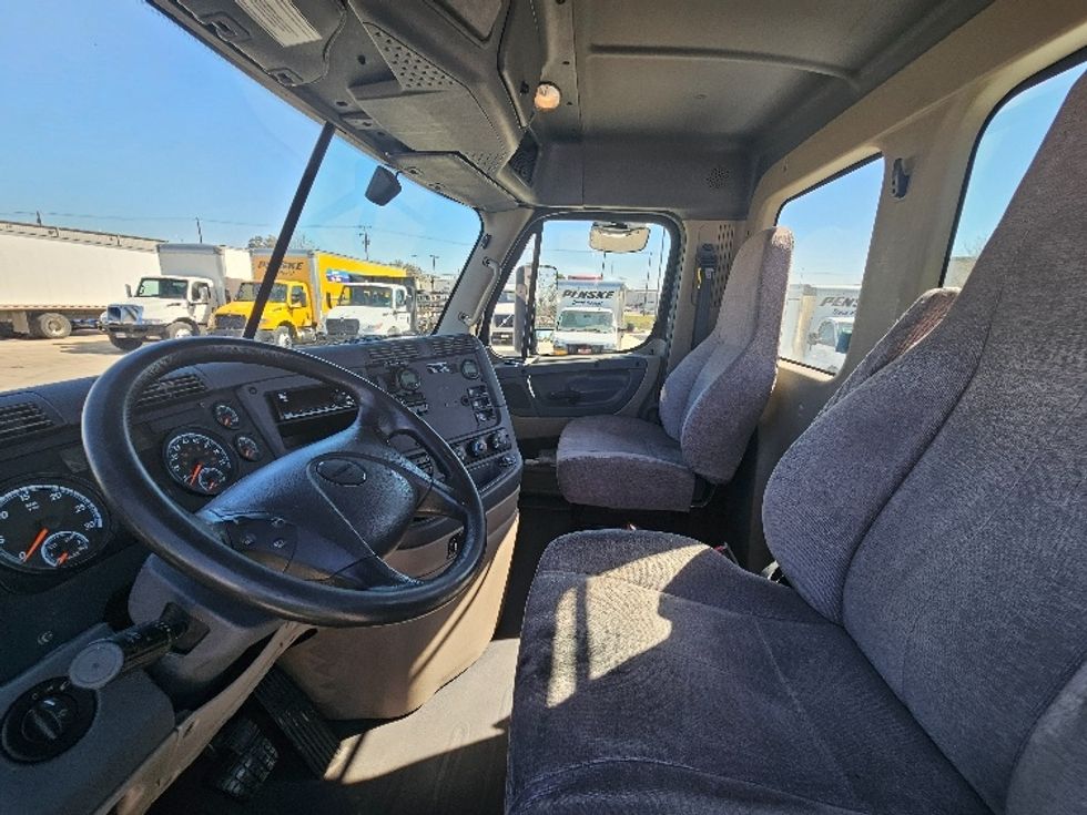 Day Cab Tractor-Heavy Duty Tractors-Freightliner-2019-Cascadia 12564ST-Round Rock-TX-379,117\n\t\tmiles-$ 48,250 - Image 10