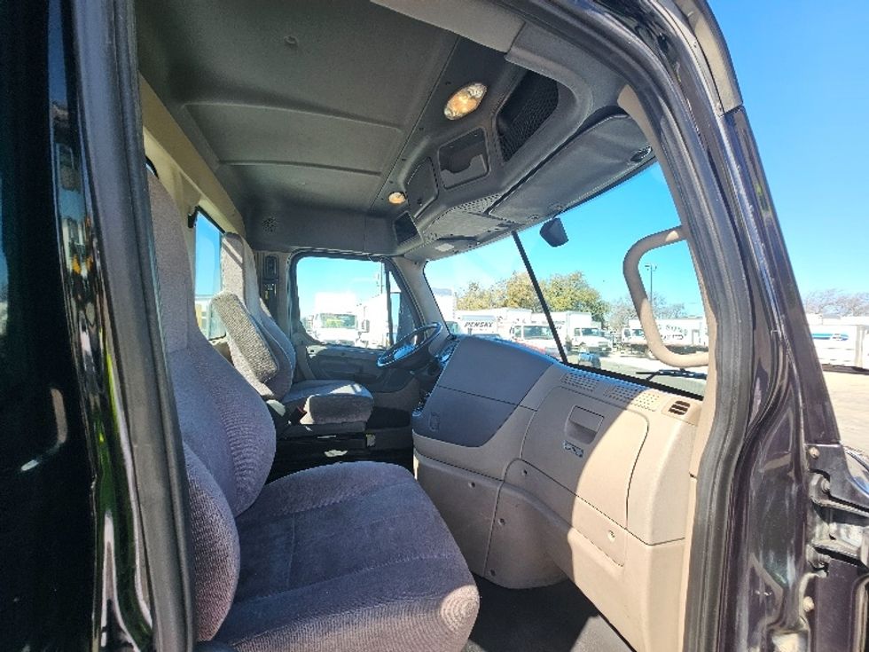 Day Cab Tractor-Heavy Duty Tractors-Freightliner-2019-Cascadia 12564ST-Round Rock-TX-379,117\n\t\tmiles-$ 48,250 - Image 12