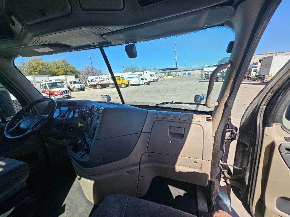 Day Cab Tractor-Heavy Duty Tractors-Freightliner-2019-Cascadia 12564ST-Round Rock-TX-379,117\n\t\tmiles-$ 48,250 - Image 13