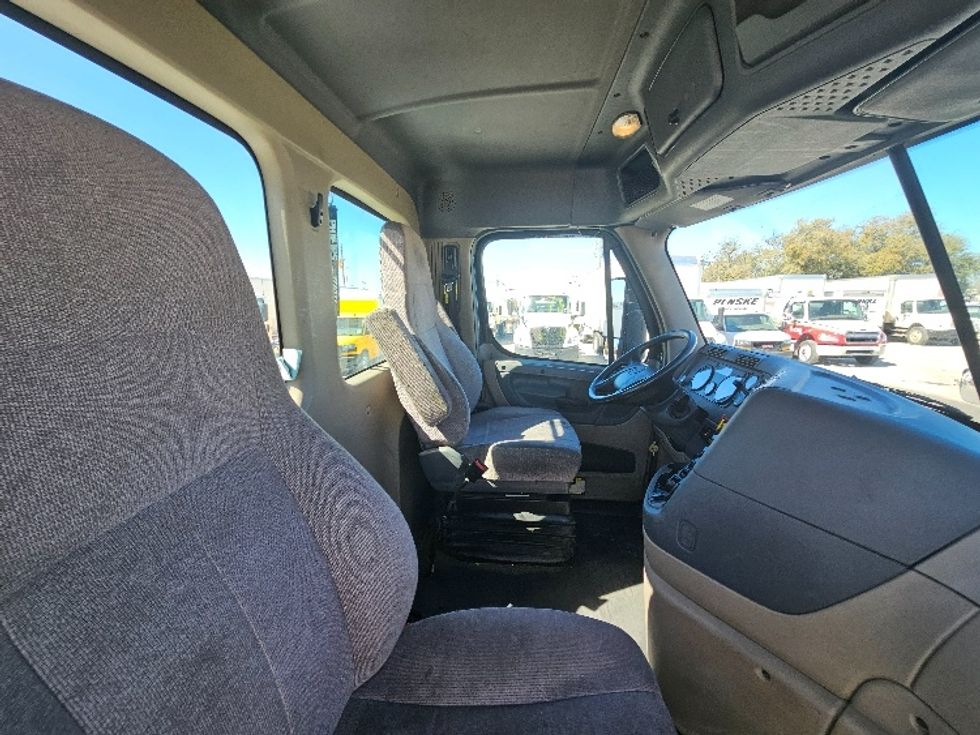 Day Cab Tractor-Heavy Duty Tractors-Freightliner-2019-Cascadia 12564ST-Round Rock-TX-379,117\n\t\tmiles-$ 48,250 - Image 14