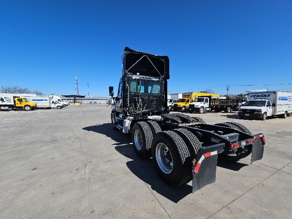 Day Cab Tractor-Heavy Duty Tractors-Freightliner-2019-Cascadia 12564ST-Round Rock-TX-379,117\n\t\tmiles-$ 48,250 - Image 5