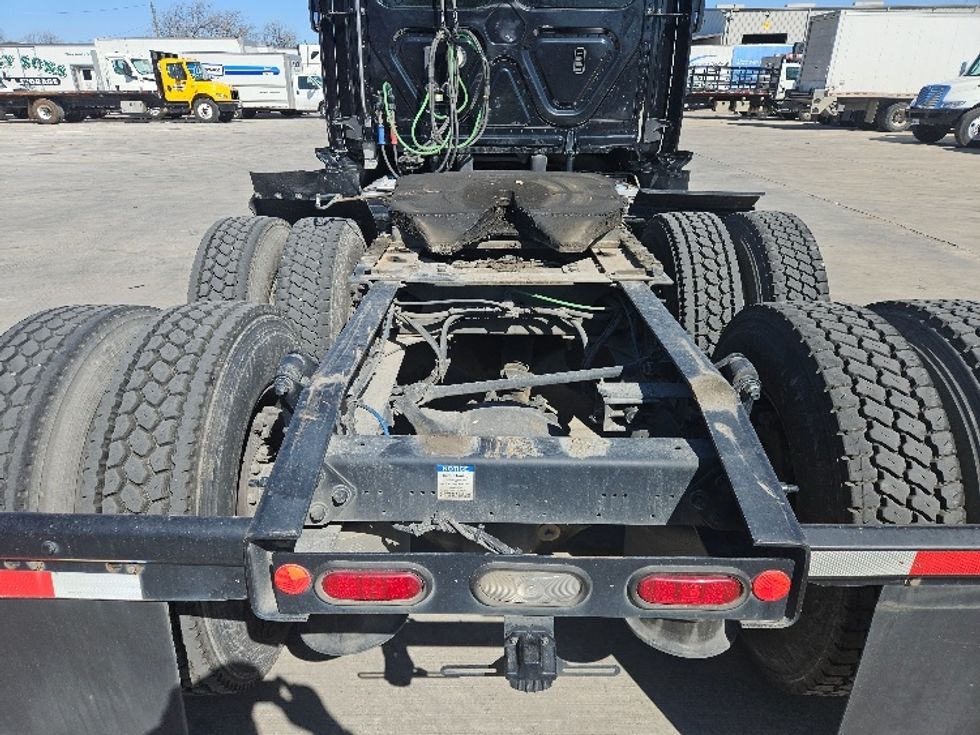 Day Cab Tractor-Heavy Duty Tractors-Freightliner-2019-Cascadia 12564ST-Round Rock-TX-379,117\n\t\tmiles-$ 48,250 - Image 6