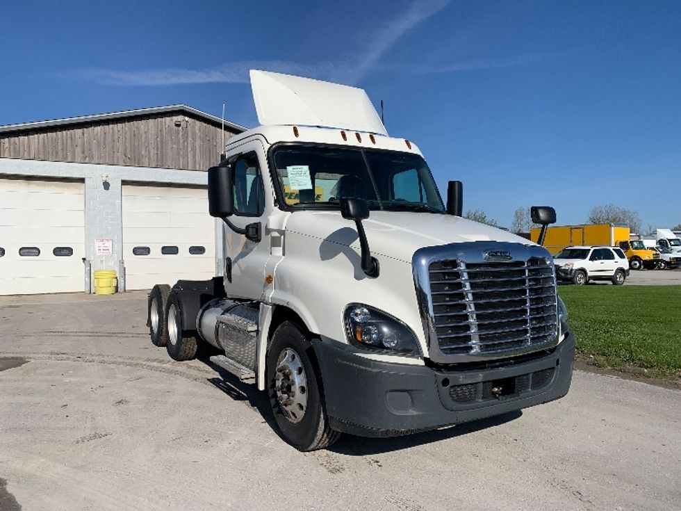 Day Cab Tractor-Heavy Duty Tractors-Freightliner-2019-Cascadia 12564ST-Saginaw-MI-333,643\n\t\tmiles-$ 51,000 - Image 1