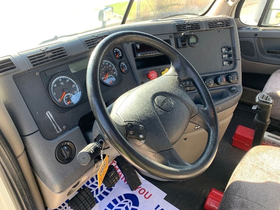 Day Cab Tractor-Heavy Duty Tractors-Freightliner-2019-Cascadia 12564ST-Saginaw-MI-333,643\n\t\tmiles-$ 51,000 - Image 10