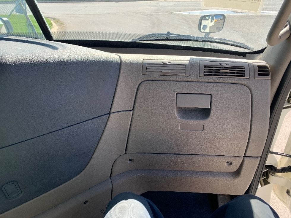 Day Cab Tractor-Heavy Duty Tractors-Freightliner-2019-Cascadia 12564ST-Saginaw-MI-333,643\n\t\tmiles-$ 51,000 - Image 13