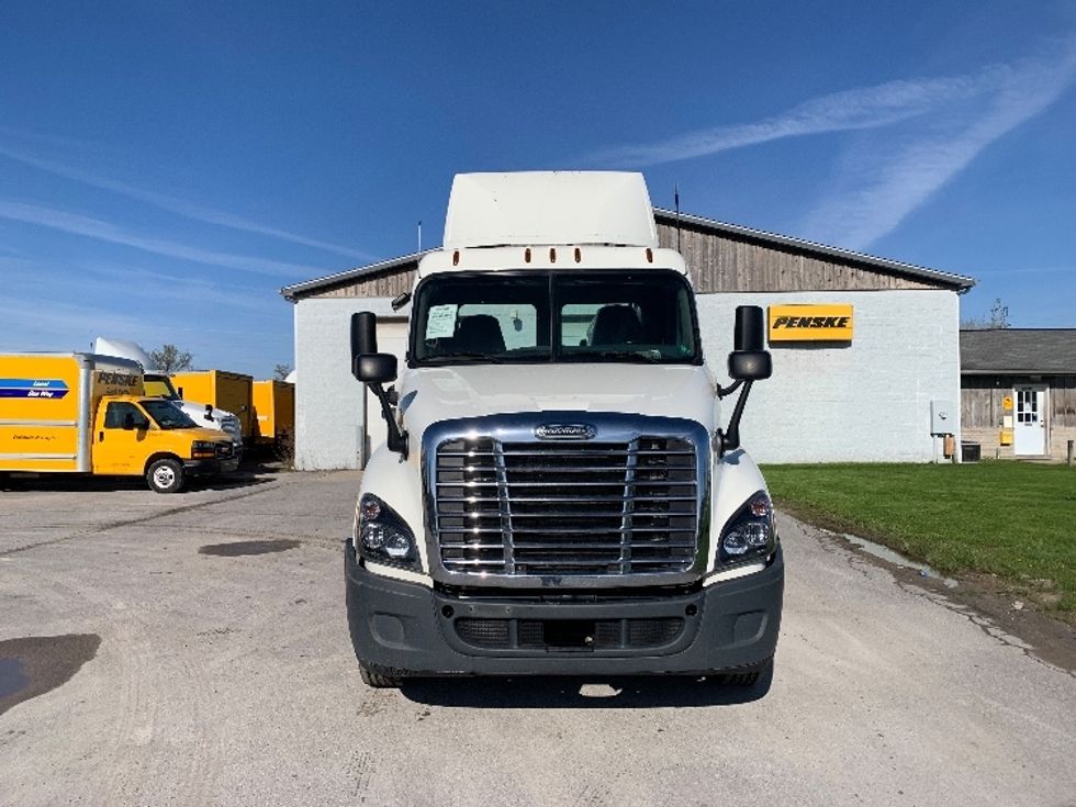 Day Cab Tractor-Heavy Duty Tractors-Freightliner-2019-Cascadia 12564ST-Saginaw-MI-333,643\n\t\tmiles-$ 51,000 - Image 2