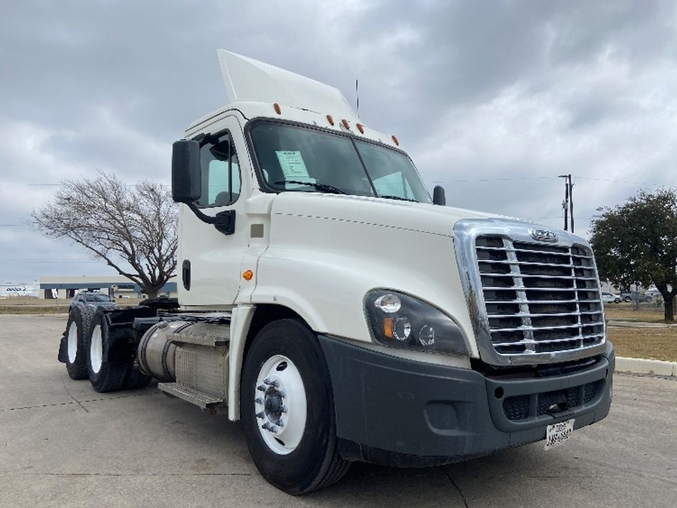 Day Cab Tractor-Heavy Duty Tractors-Freightliner-2019-Cascadia 12564ST-San Antonio-TX-210,516\n\t\tmiles-$ 44,750 - Image 1