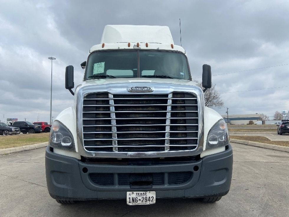 Day Cab Tractor-Heavy Duty Tractors-Freightliner-2019-Cascadia 12564ST-San Antonio-TX-210,516\n\t\tmiles-$ 44,750 - Image 2