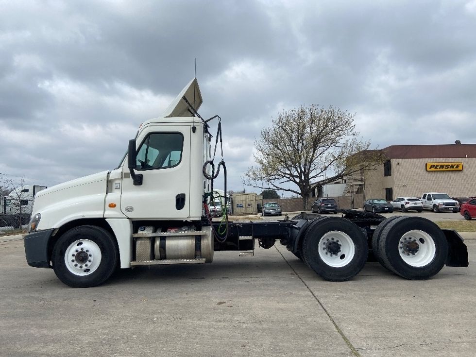 Day Cab Tractor-Heavy Duty Tractors-Freightliner-2019-Cascadia 12564ST-San Antonio-TX-210,516\n\t\tmiles-$ 44,750 - Image 4