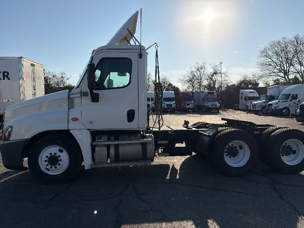 Day Cab Tractor-Heavy Duty Tractors-Freightliner-2019-Cascadia 12564ST-San Antonio-TX-369,388\n\t\tmiles-$ 40,000 - Image 4