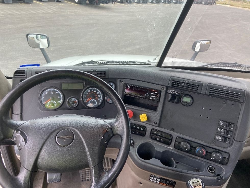 Day Cab Tractor-Heavy Duty Tractors-Freightliner-2019-Cascadia 12564ST-San Antonio-TX-374,203\n\t\tmiles-$ 49,500 - Image 11