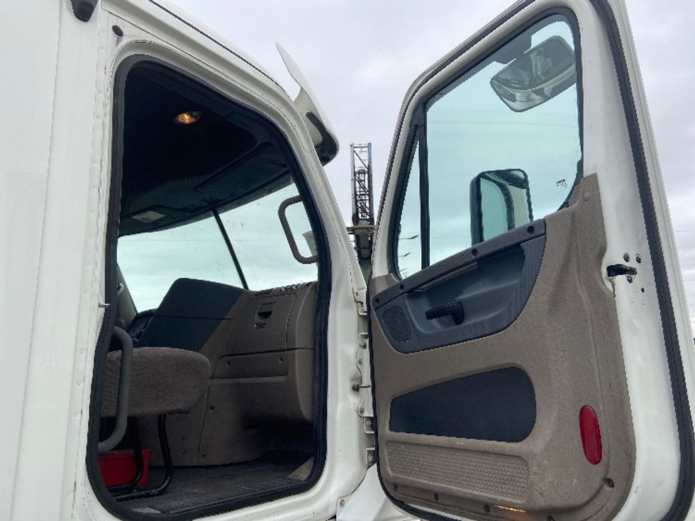 Day Cab Tractor-Heavy Duty Tractors-Freightliner-2019-Cascadia 12564ST-San Antonio-TX-374,203\n\t\tmiles-$ 49,500 - Image 12