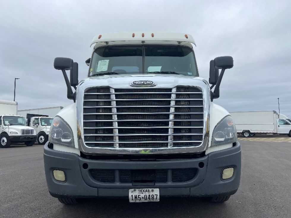 Day Cab Tractor-Heavy Duty Tractors-Freightliner-2019-Cascadia 12564ST-San Antonio-TX-374,203\n\t\tmiles-$ 49,500 - Image 2