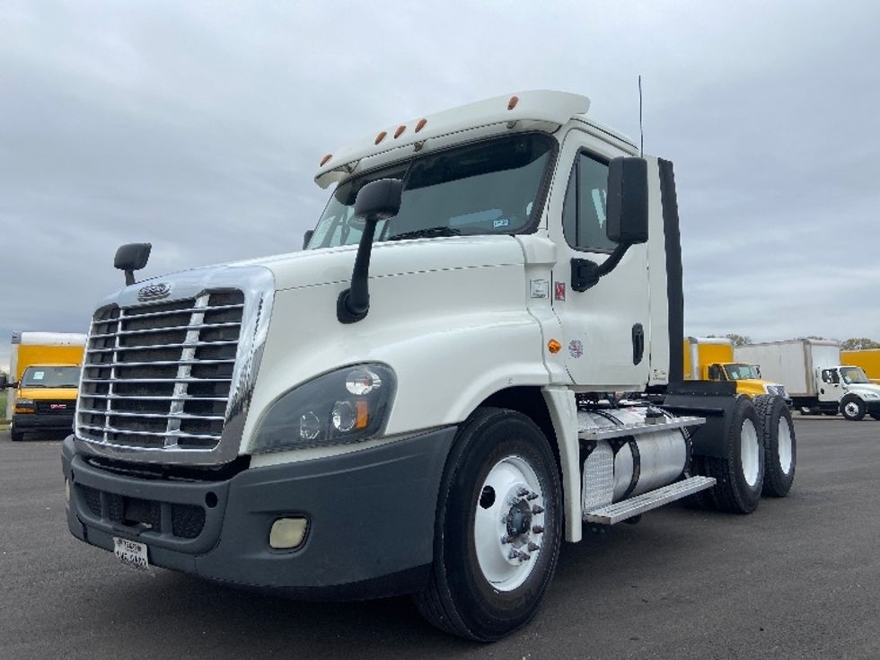 Day Cab Tractor-Heavy Duty Tractors-Freightliner-2019-Cascadia 12564ST-San Antonio-TX-374,203\n\t\tmiles-$ 49,500 - Image 3