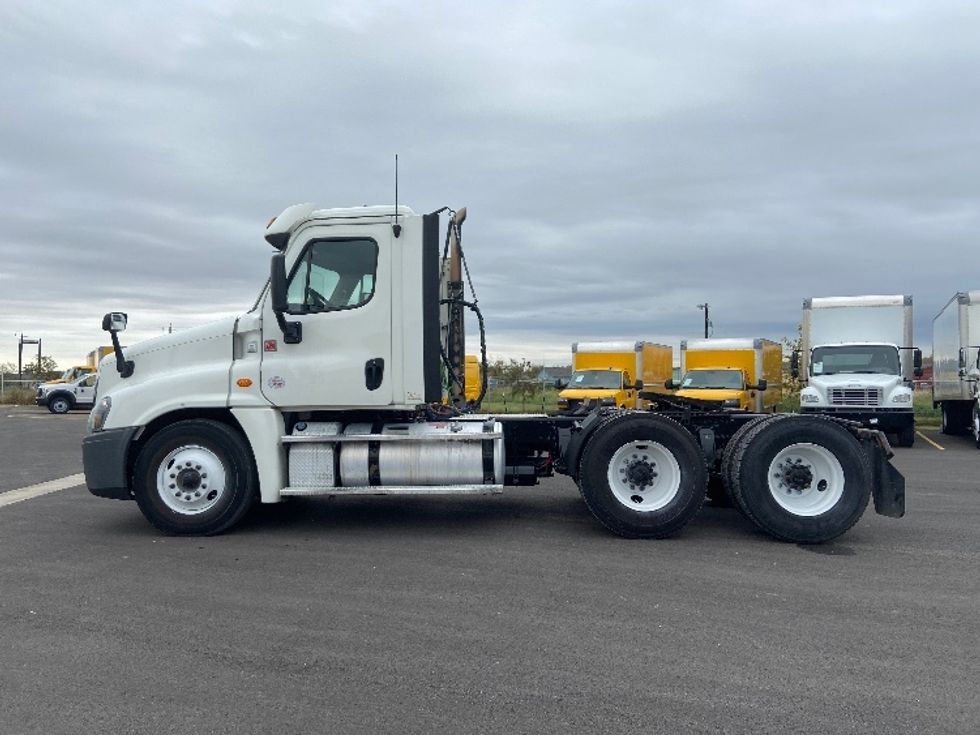Day Cab Tractor-Heavy Duty Tractors-Freightliner-2019-Cascadia 12564ST-San Antonio-TX-374,203\n\t\tmiles-$ 49,500 - Image 4