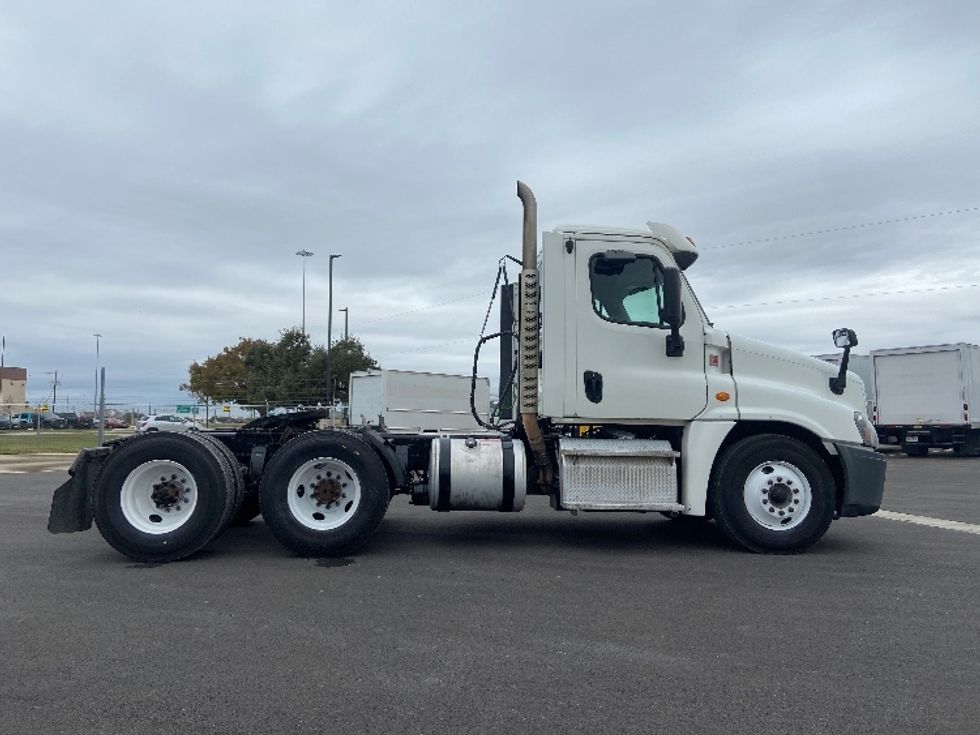 Day Cab Tractor-Heavy Duty Tractors-Freightliner-2019-Cascadia 12564ST-San Antonio-TX-374,203\n\t\tmiles-$ 49,500 - Image 8