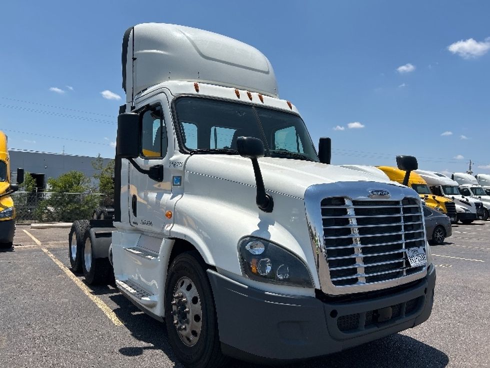 Day Cab Tractor-Heavy Duty Tractors-Freightliner-2019-Cascadia 12564ST-San Antonio-TX-519,874\n\t\tmiles-$ 38,500 - Image 1