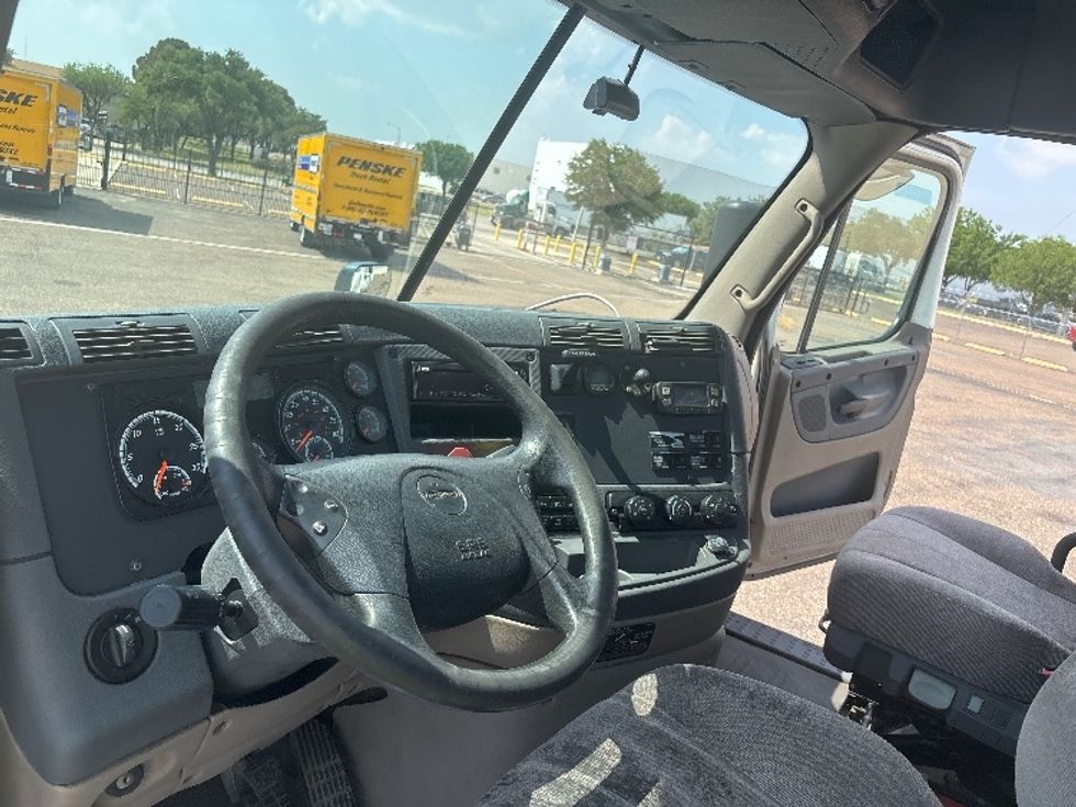 Day Cab Tractor-Heavy Duty Tractors-Freightliner-2019-Cascadia 12564ST-San Antonio-TX-519,874\n\t\tmiles-$ 38,500 - Image 10