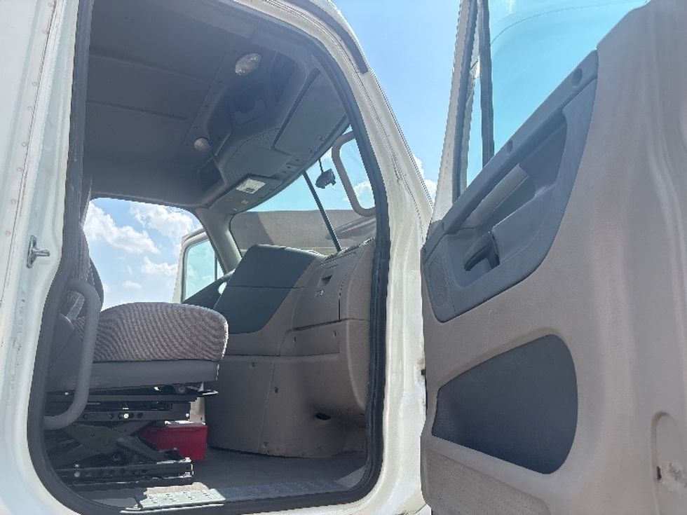 Day Cab Tractor-Heavy Duty Tractors-Freightliner-2019-Cascadia 12564ST-San Antonio-TX-519,874\n\t\tmiles-$ 38,500 - Image 12