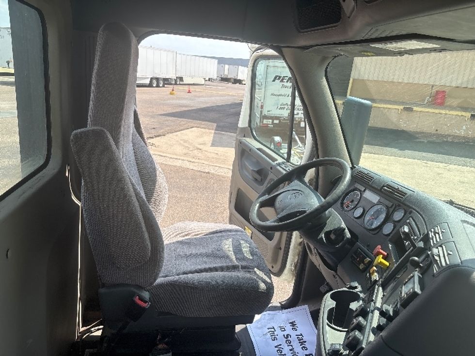 Day Cab Tractor-Heavy Duty Tractors-Freightliner-2019-Cascadia 12564ST-San Antonio-TX-519,874\n\t\tmiles-$ 38,500 - Image 14