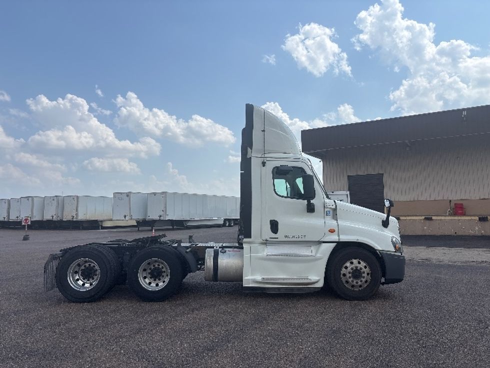 Day Cab Tractor-Heavy Duty Tractors-Freightliner-2019-Cascadia 12564ST-San Antonio-TX-519,874\n\t\tmiles-$ 38,500 - Image 8