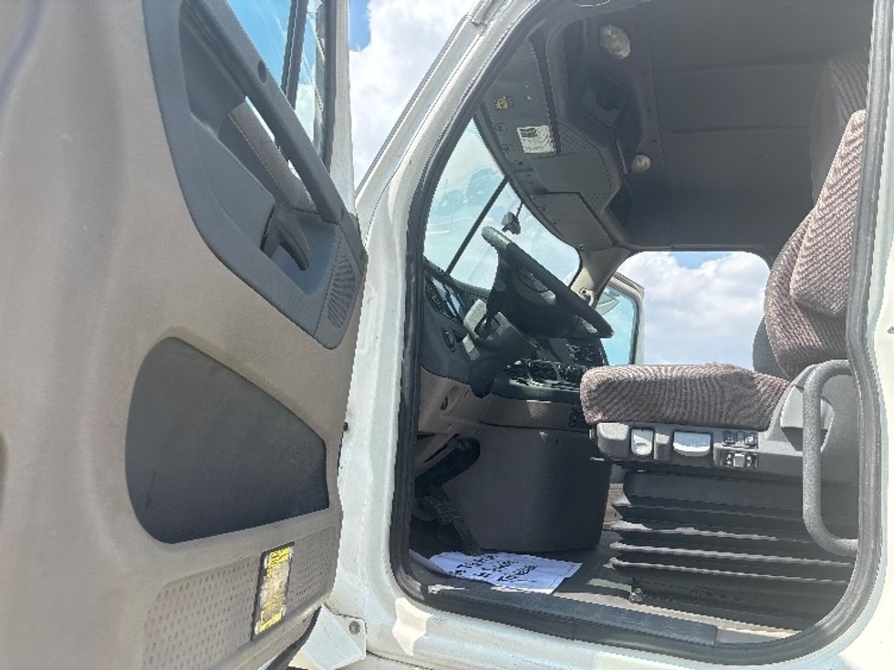 Day Cab Tractor-Heavy Duty Tractors-Freightliner-2019-Cascadia 12564ST-San Antonio-TX-519,874\n\t\tmiles-$ 38,500 - Image 9