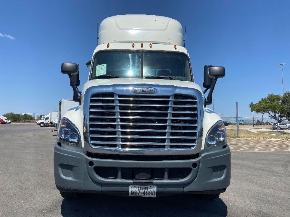 Day Cab Tractor-Heavy Duty Tractors-Freightliner-2019-Cascadia 12564ST-San Antonio-TX-615,414\n\t\tmiles-$ 29,500 - Image 2