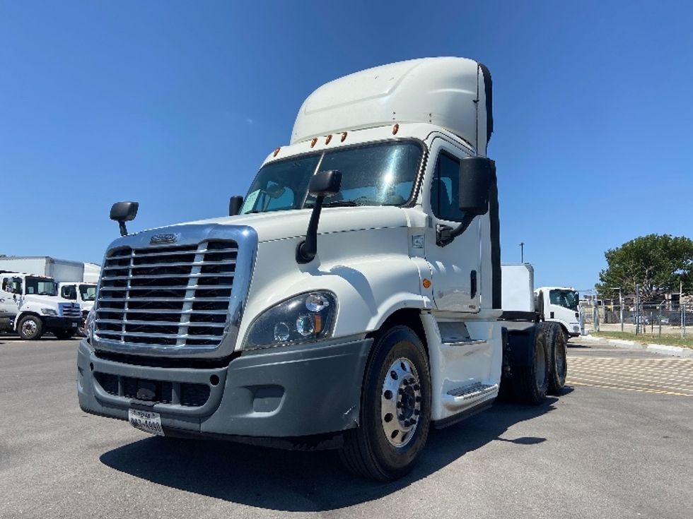Day Cab Tractor-Heavy Duty Tractors-Freightliner-2019-Cascadia 12564ST-San Antonio-TX-615,414\n\t\tmiles-$ 29,500 - Image 3