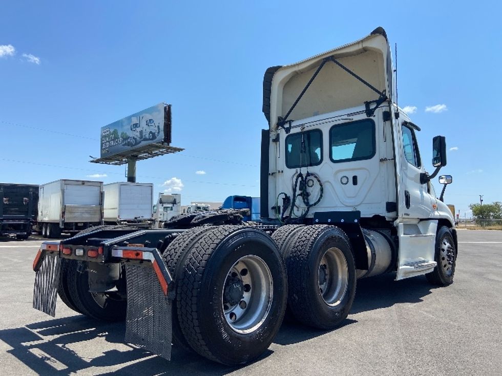Day Cab Tractor-Heavy Duty Tractors-Freightliner-2019-Cascadia 12564ST-San Antonio-TX-615,414\n\t\tmiles-$ 29,500 - Image 7