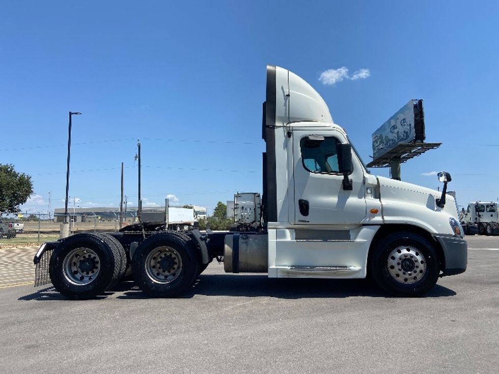 Day Cab Tractor-Heavy Duty Tractors-Freightliner-2019-Cascadia 12564ST-San Antonio-TX-615,414\n\t\tmiles-$ 29,500 - Image 8