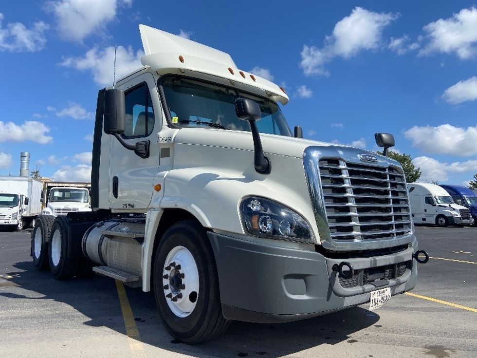 Day Cab Tractor-Heavy Duty Tractors-Freightliner-2019-Cascadia 12564ST-San Antonio-TX-615,500\n\t\tmiles-$ 26,250 - Image 1