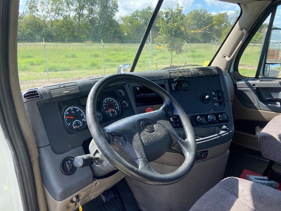 Day Cab Tractor-Heavy Duty Tractors-Freightliner-2019-Cascadia 12564ST-San Antonio-TX-615,500\n\t\tmiles-$ 26,250 - Image 10