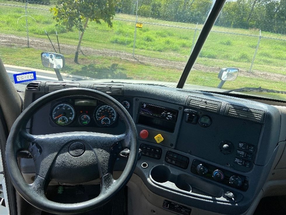 Day Cab Tractor-Heavy Duty Tractors-Freightliner-2019-Cascadia 12564ST-San Antonio-TX-615,500\n\t\tmiles-$ 26,250 - Image 11
