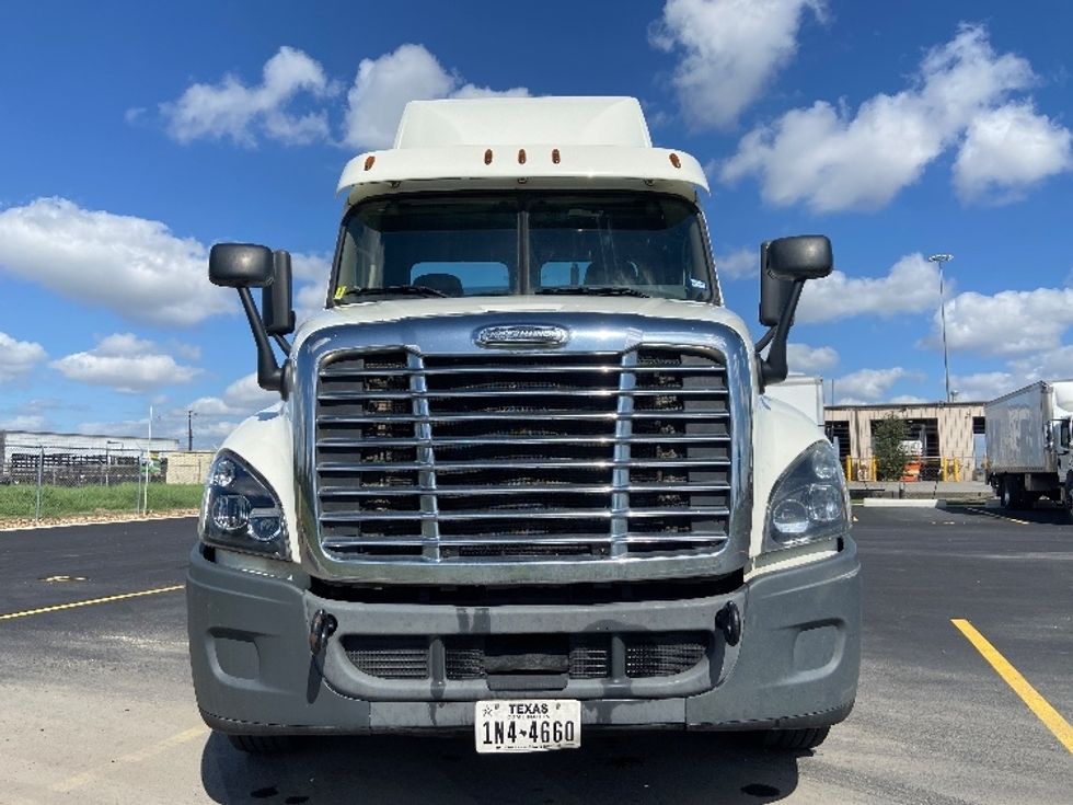 Day Cab Tractor-Heavy Duty Tractors-Freightliner-2019-Cascadia 12564ST-San Antonio-TX-615,500\n\t\tmiles-$ 26,250 - Image 2