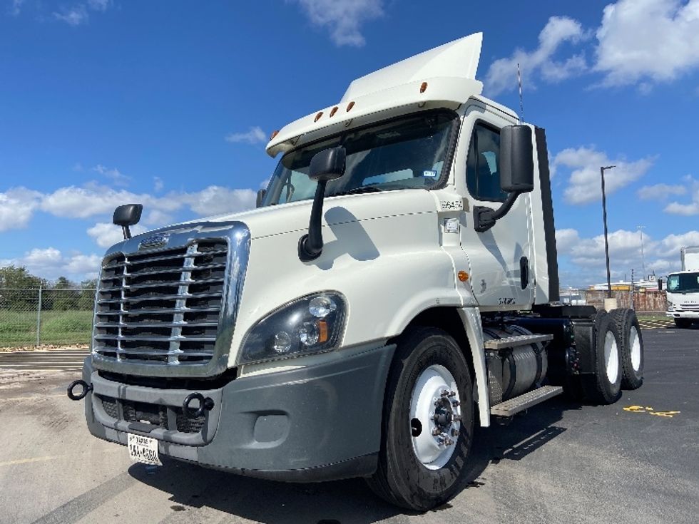 Day Cab Tractor-Heavy Duty Tractors-Freightliner-2019-Cascadia 12564ST-San Antonio-TX-615,500\n\t\tmiles-$ 26,250 - Image 3