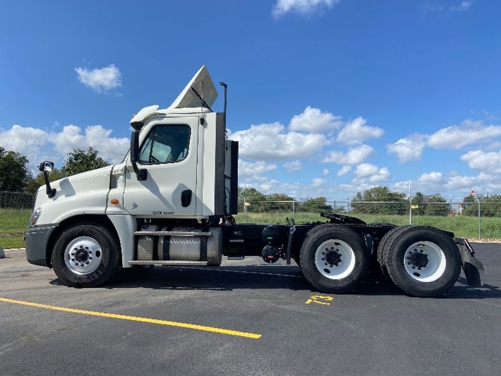 Day Cab Tractor-Heavy Duty Tractors-Freightliner-2019-Cascadia 12564ST-San Antonio-TX-615,500\n\t\tmiles-$ 26,250 - Image 4