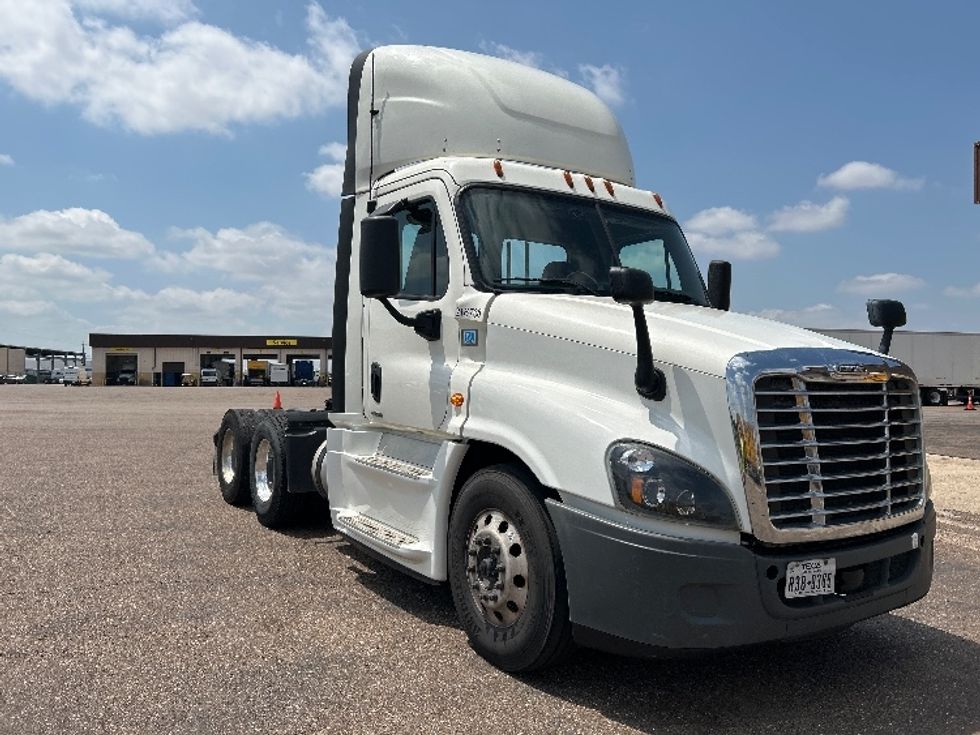 Day Cab Tractor-Heavy Duty Tractors-Freightliner-2019-Cascadia 12564ST-San Antonio-TX-654,262\n\t\tmiles-$ 26,500 - Image 1