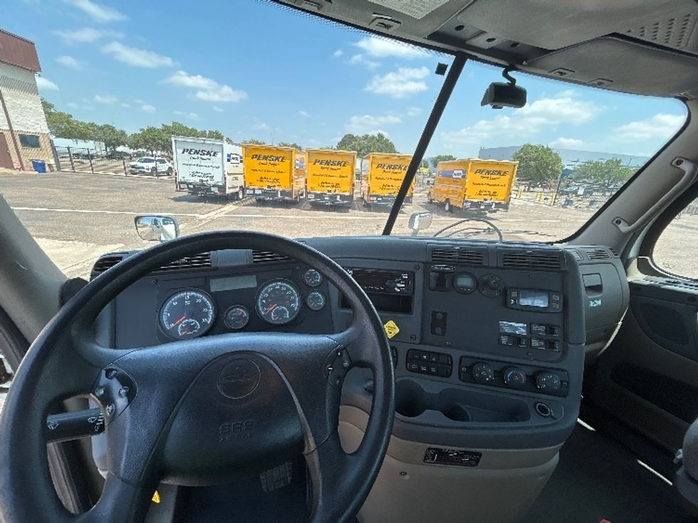 Day Cab Tractor-Heavy Duty Tractors-Freightliner-2019-Cascadia 12564ST-San Antonio-TX-654,262\n\t\tmiles-$ 26,500 - Image 11