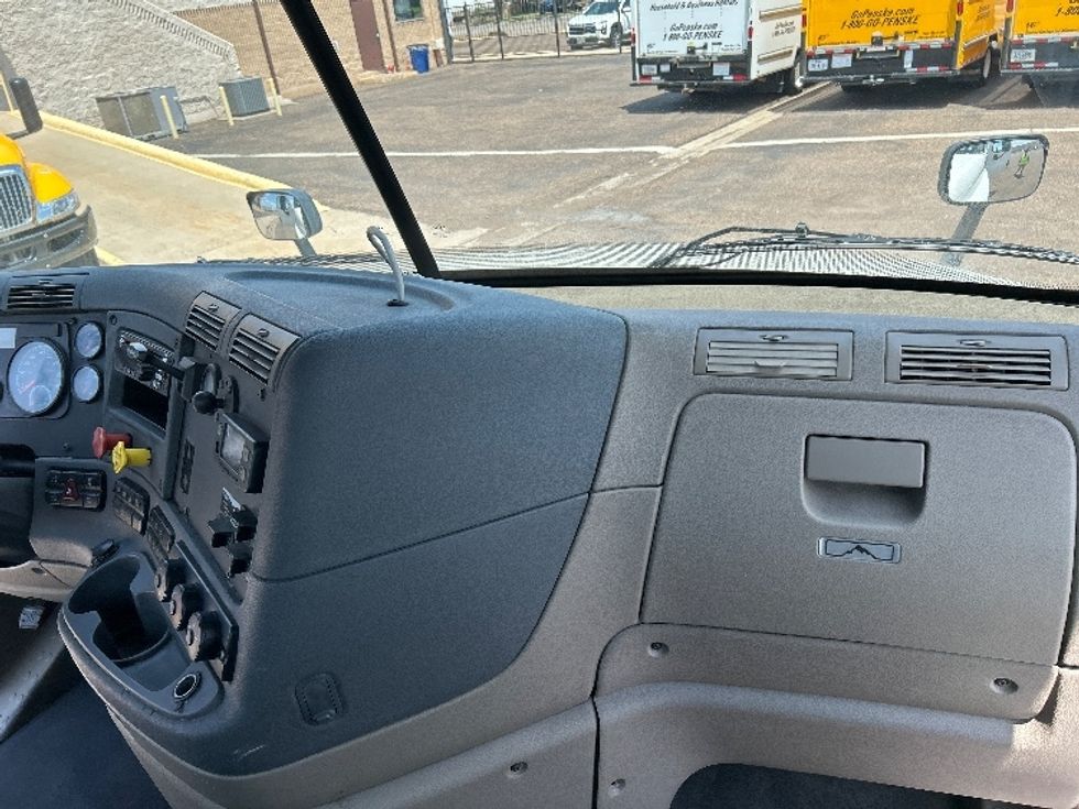 Day Cab Tractor-Heavy Duty Tractors-Freightliner-2019-Cascadia 12564ST-San Antonio-TX-654,262\n\t\tmiles-$ 26,500 - Image 14