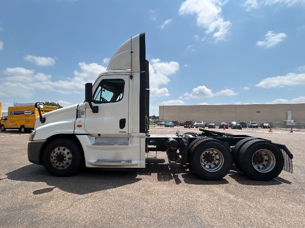 Day Cab Tractor-Heavy Duty Tractors-Freightliner-2019-Cascadia 12564ST-San Antonio-TX-654,262\n\t\tmiles-$ 26,500 - Image 4