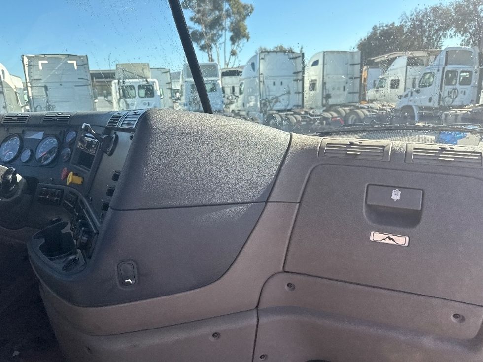 Day Cab Tractor-Heavy Duty Tractors-Freightliner-2019-Cascadia 12564ST-San Marcos-CA-190,326\n\t\tmiles-$ 56,500 - Image 13