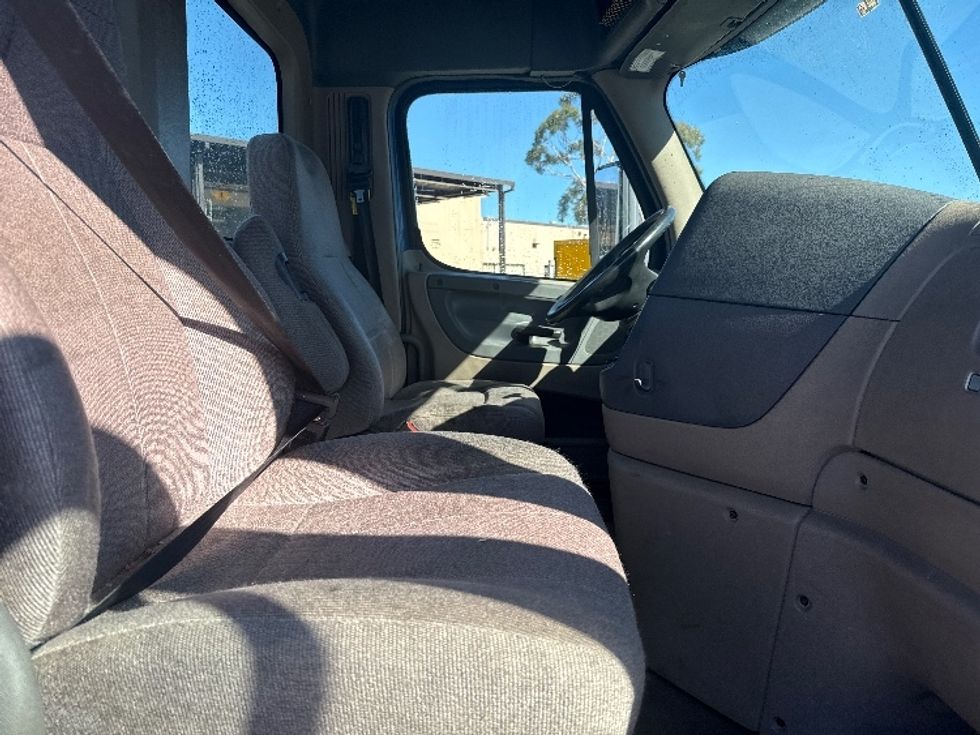 Day Cab Tractor-Heavy Duty Tractors-Freightliner-2019-Cascadia 12564ST-San Marcos-CA-190,326\n\t\tmiles-$ 56,500 - Image 14