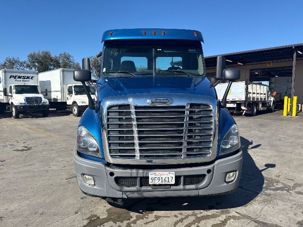 Day Cab Tractor-Heavy Duty Tractors-Freightliner-2019-Cascadia 12564ST-San Marcos-CA-190,326\n\t\tmiles-$ 56,500 - Image 2