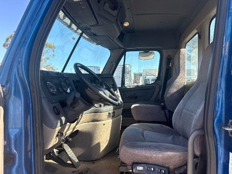 Day Cab Tractor-Heavy Duty Tractors-Freightliner-2019-Cascadia 12564ST-San Marcos-CA-190,326\n\t\tmiles-$ 56,500 - Image 9