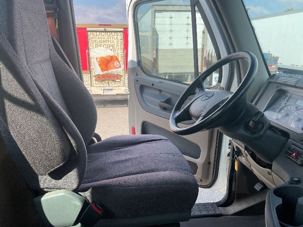 Day Cab Tractor-Heavy Duty Tractors-Freightliner-2019-Cascadia 12564ST-South Bend-IN-224,574\n\t\tmiles-$ 50,000 - Image 14