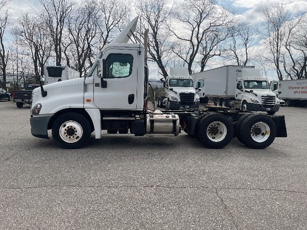 Day Cab Tractor-Heavy Duty Tractors-Freightliner-2019-Cascadia 12564ST-South Bend-IN-224,574\n\t\tmiles-$ 50,000 - Image 4